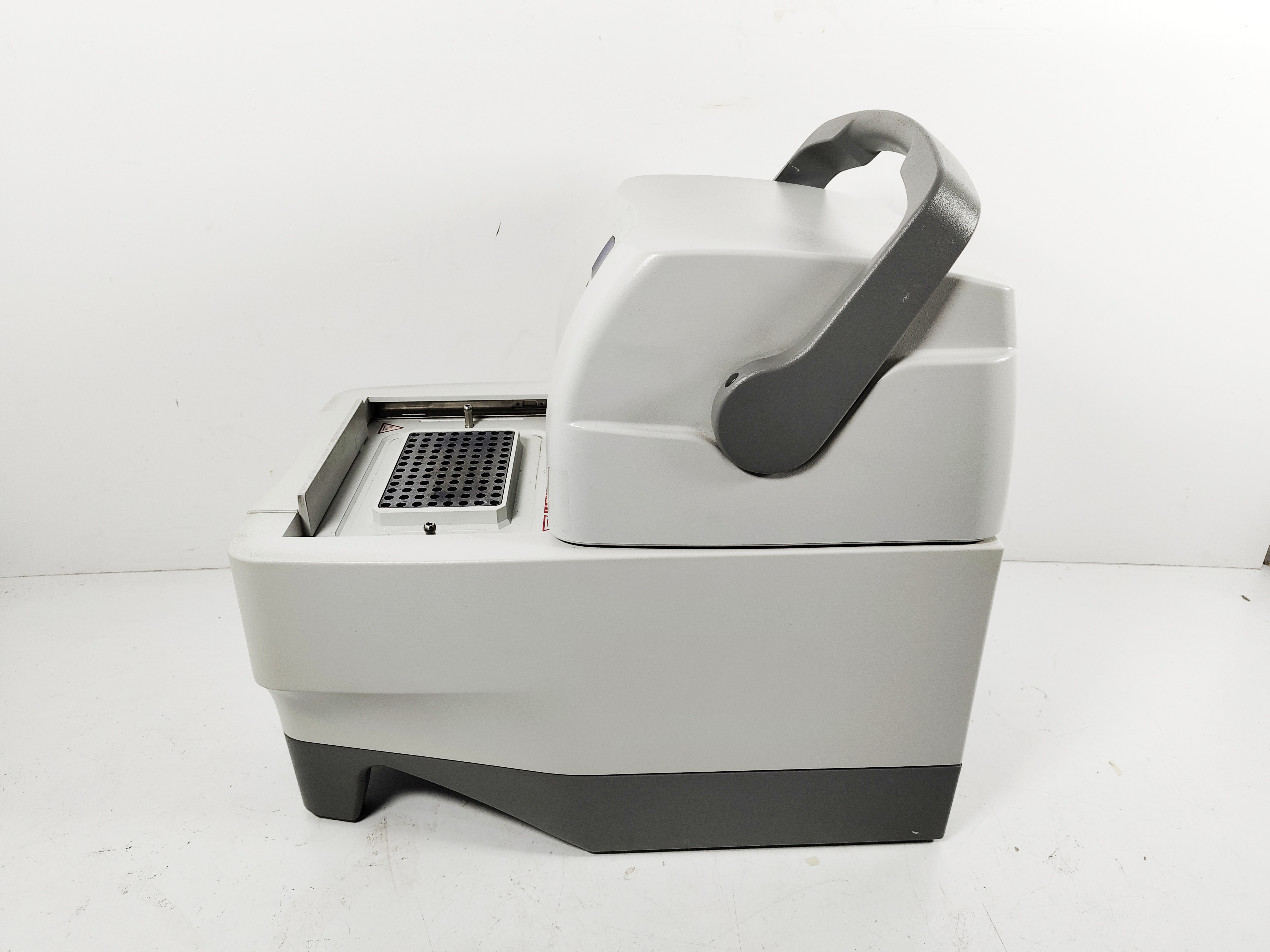 aparato laboratorio cientifico termociclador adn plastico 37-41x25.5x40.5 1u